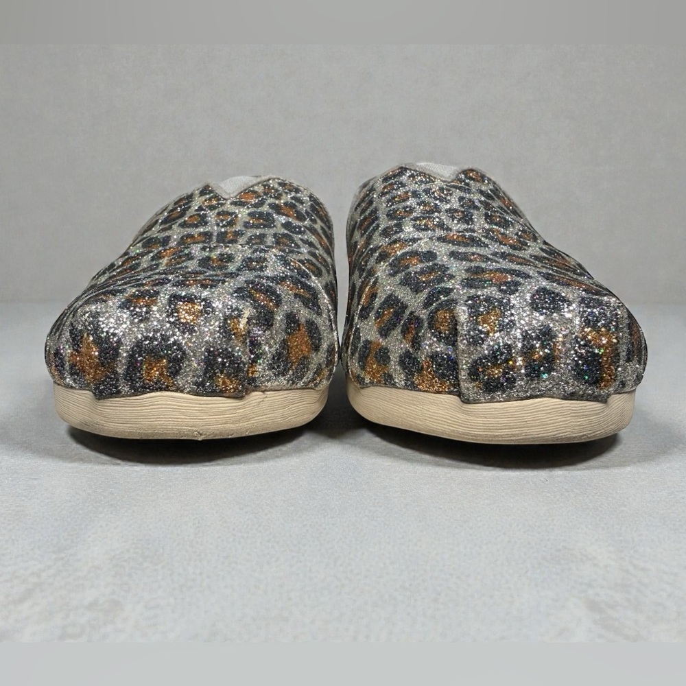🩶🤎TOMS Classic Silver Glitter Cheetah Print ✨ Women’s Size 8.5 - Like New! - Picture 5 of 6